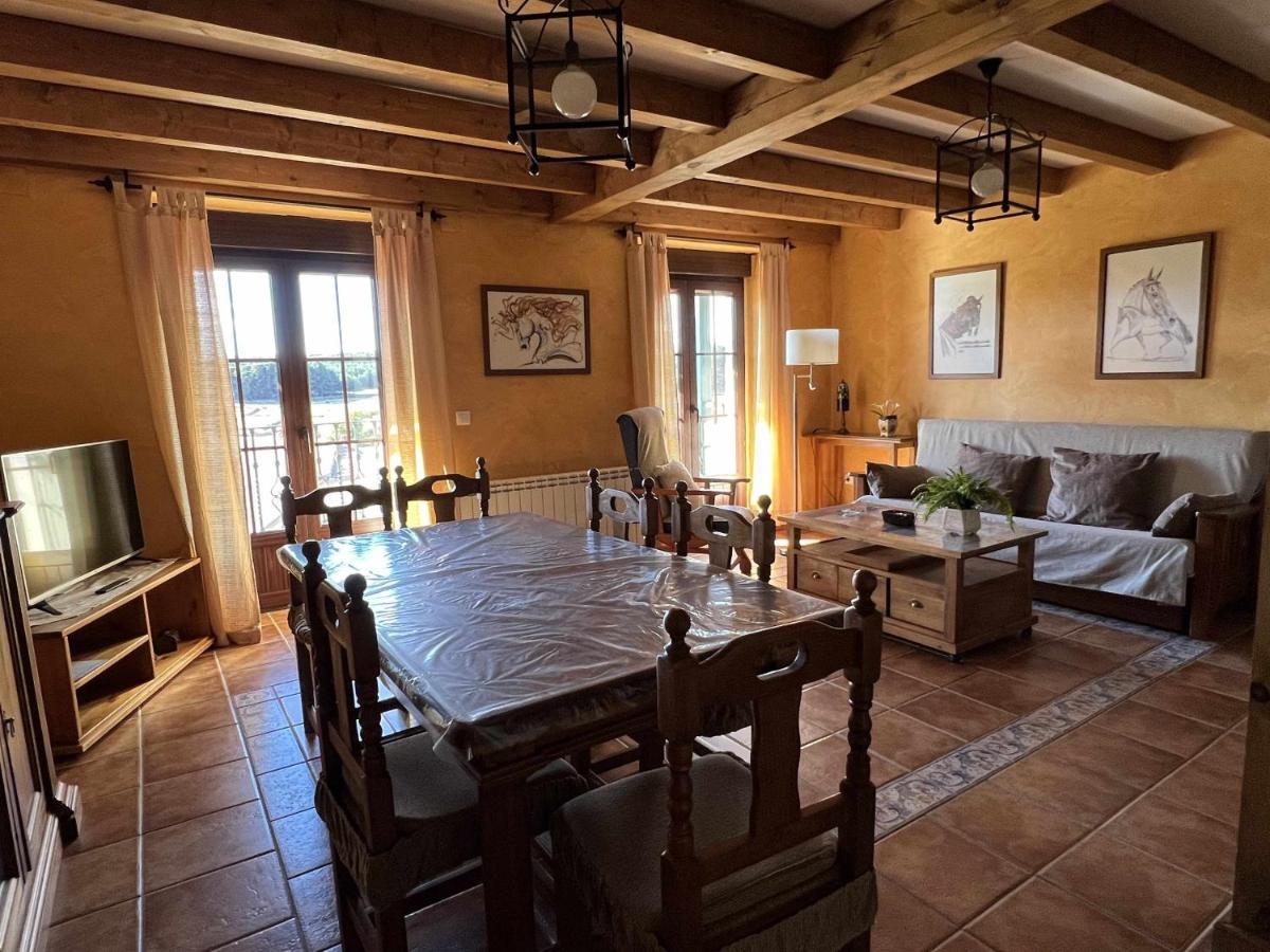 La Nava De Gredos Acogedor Piso Con Vistas Appartement Navarredonda de Gredos Buitenkant foto