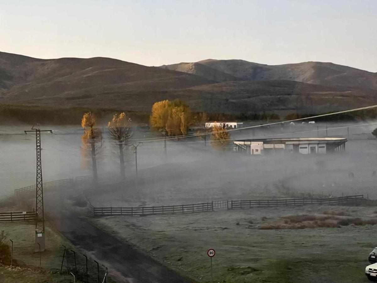 La Nava De Gredos Acogedor Piso Con Vistas Appartement Navarredonda de Gredos Buitenkant foto